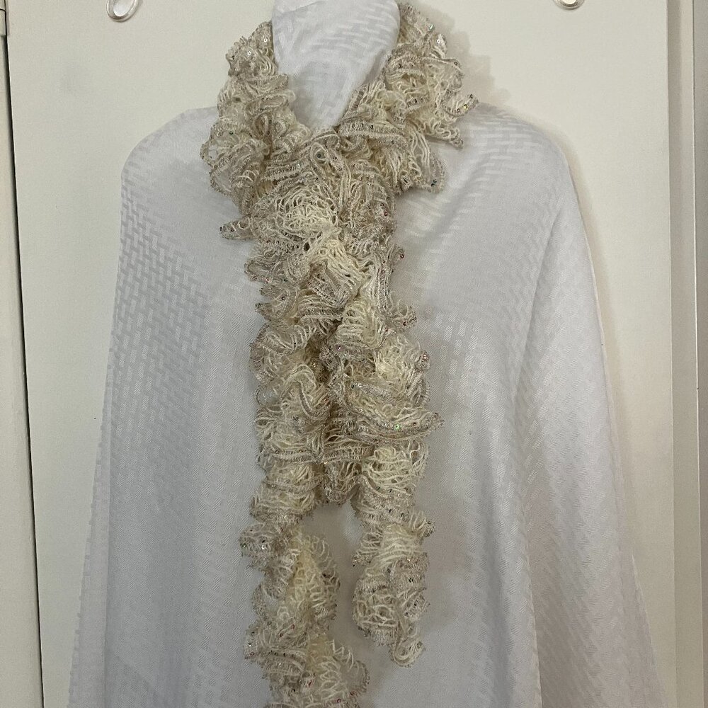 ❤️Sashay Sparkle Frilly Scarf Cream❤️